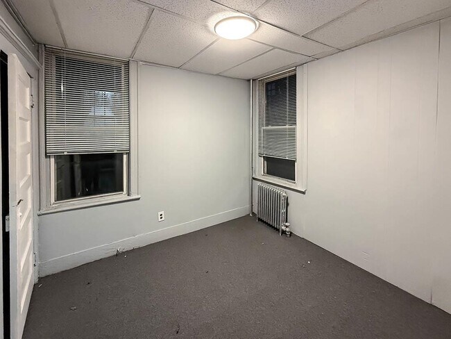 Building Photo - 57 Roosevelt Ave