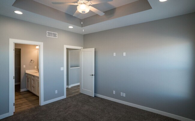 Building Photo - Beautiful 4 Bedroom Home! 3 Car Garage, NE...