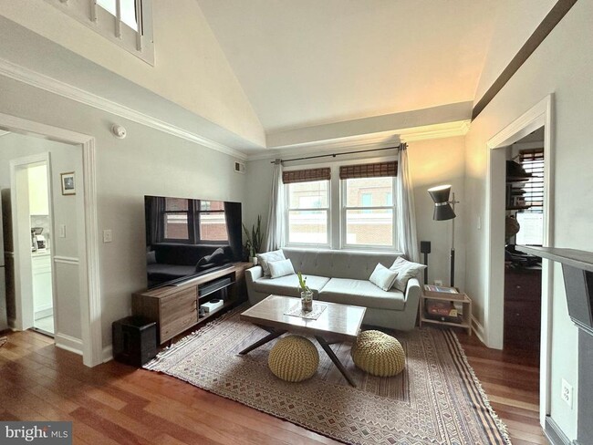 Building Photo - 718 S Washington St