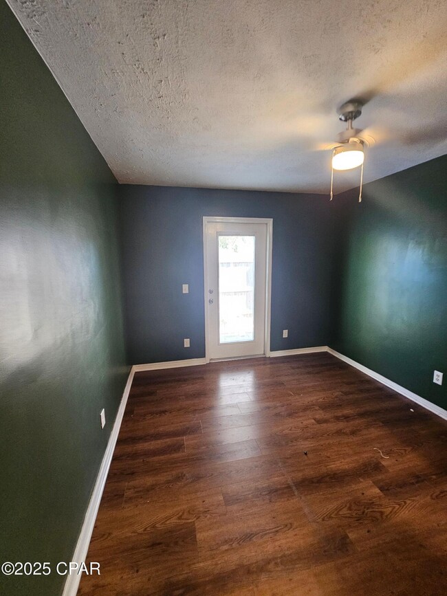 Building Photo - 836 Premier Dr