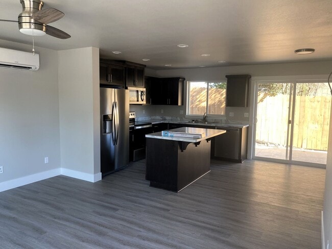 Building Photo - 242 NE College Dr