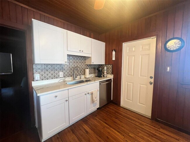 Building Photo - 5 82nd Ave
