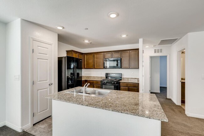 Building Photo - 3 Bedroom Townhouse in a Gated Northeast Community Near Nellis Air Force Base