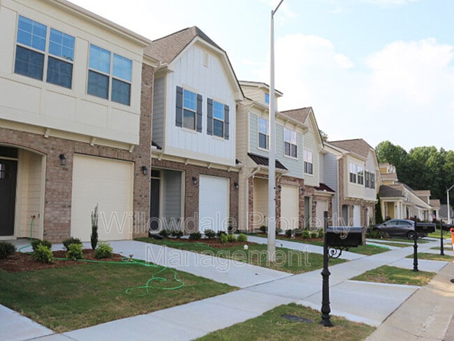 Building Photo - 326 Duchart Lane