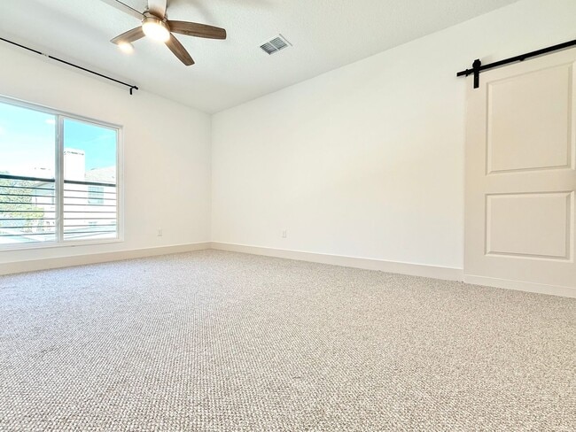 Building Photo - Sleek 1Bedroom/ 1Bath loft-style living in College Park!