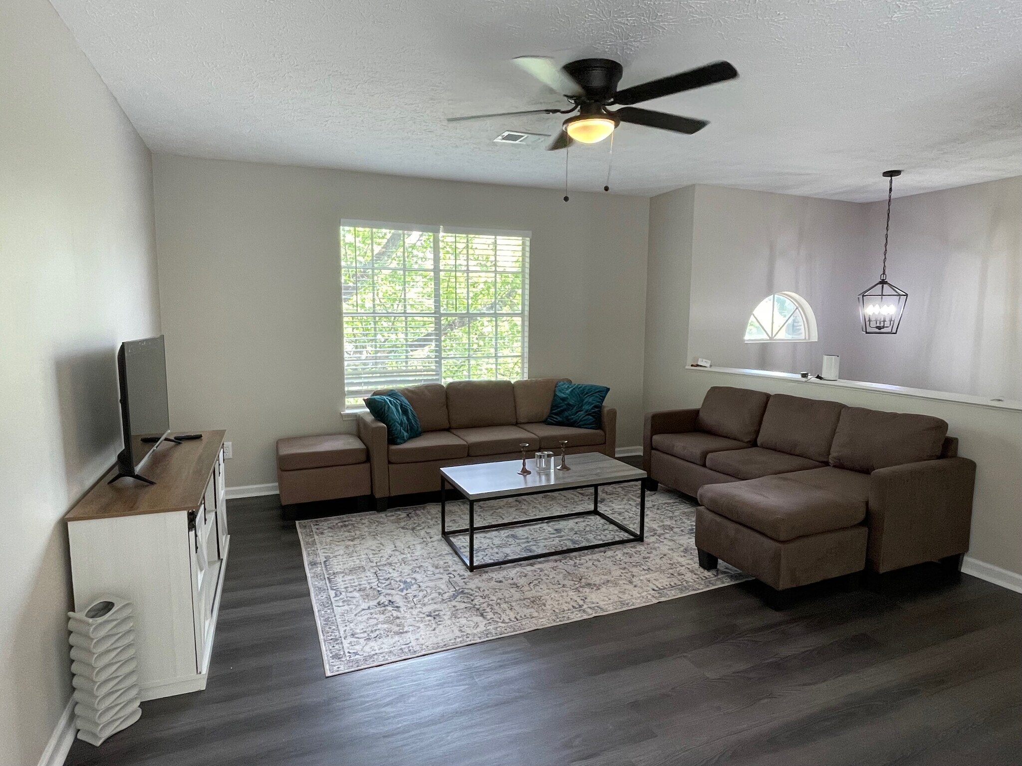 Building Photo - Room in Single Family Home on Newberry Trail