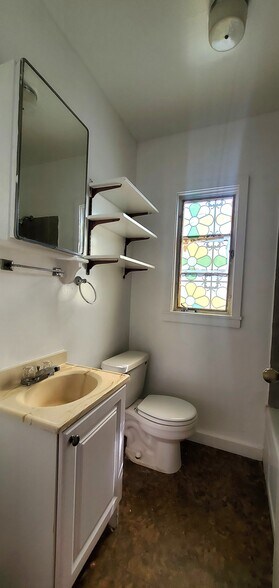 Building Photo - 631 W Cholla Ave