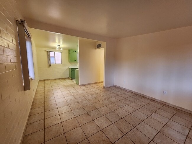 Building Photo - 2642 N Santa Rita Ave