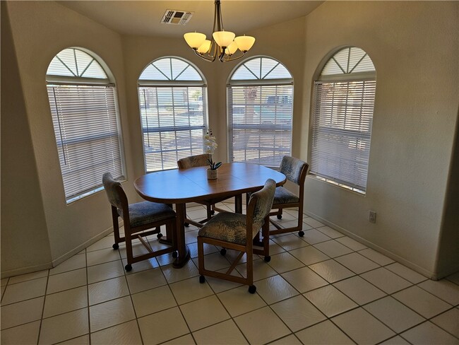 Building Photo - 2068 E Lago Grande Bay