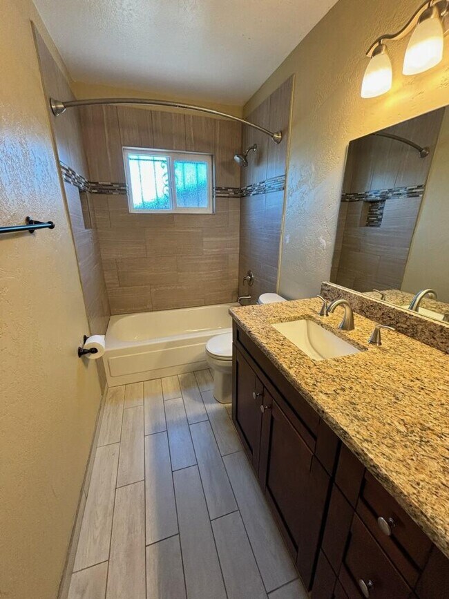 Building Photo - 12809 Hayley Ct NE