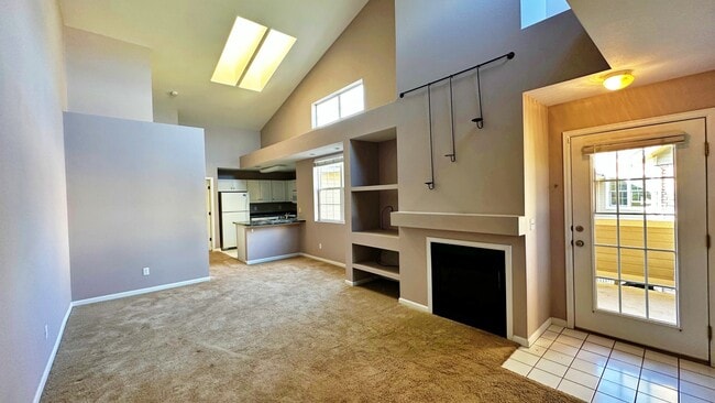 Building Photo - Fantastic Condo 2 Bed 2 Bath with Attached...
