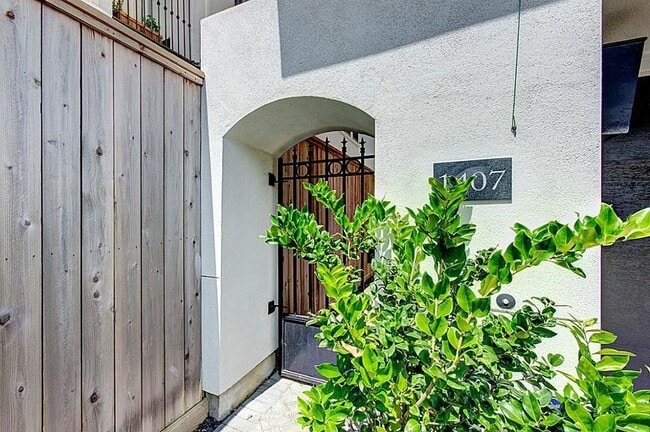 Building Photo - 1407 Knox St