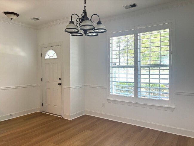 Building Photo - Beautiful 3-Bedroom, 3.5-Bath Townhome in ...