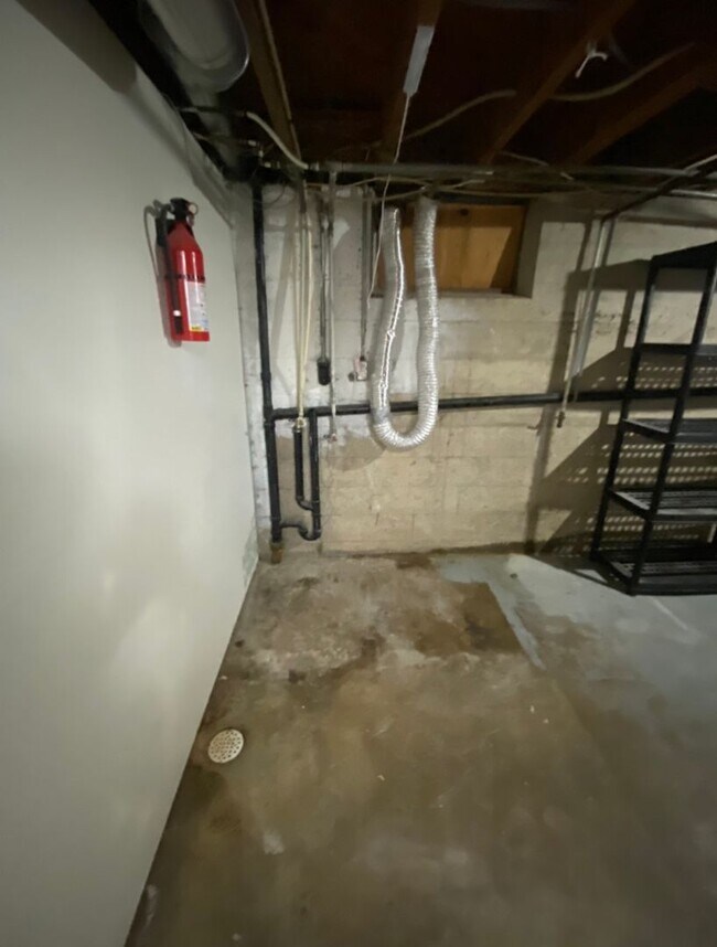 Building Photo - Spacious 4 Bed 2 Bath Home in Roy, UT with Fully Fenced Yard