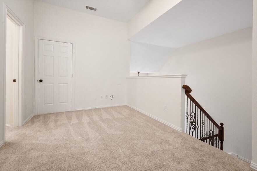 Building Photo - 4512 Crown Ridge Dr