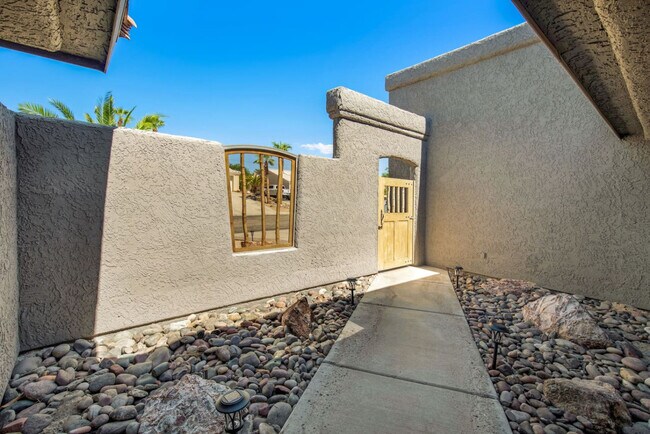 Building Photo - 1800 Burgundy Dr