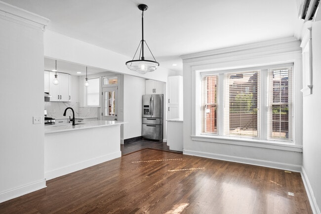 Building Photo - 5855 De Giverville Ave