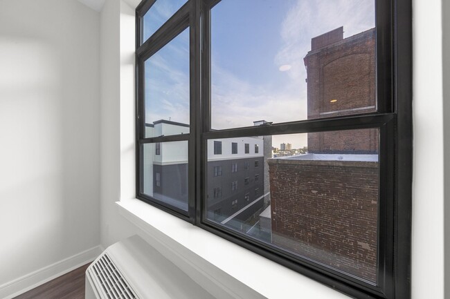 Building Photo - 121 34th St