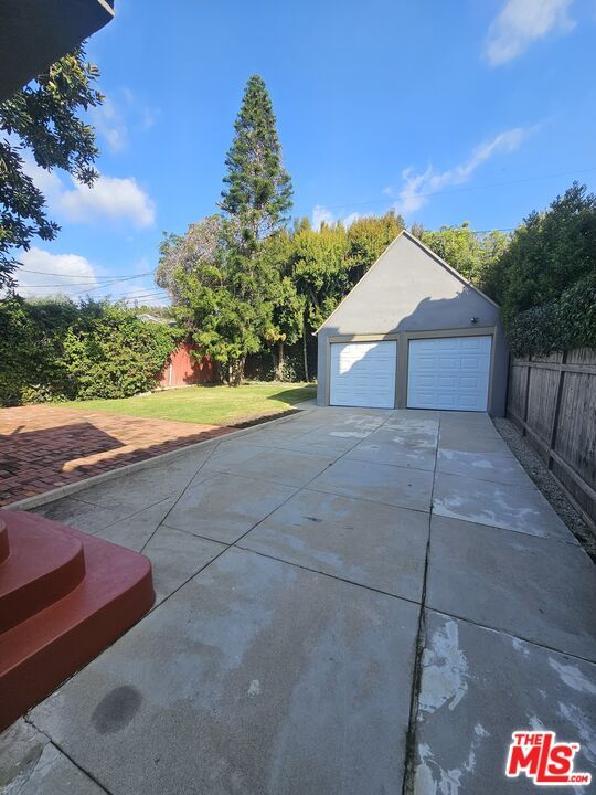 Building Photo - 650 S Gretna Green Way