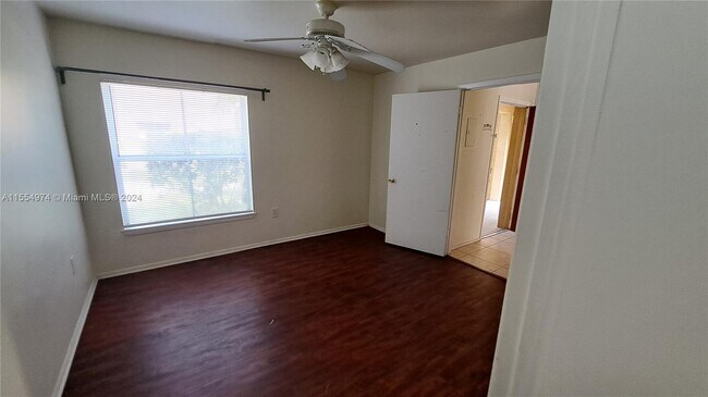 Building Photo - 4791 Via Palm Lakes