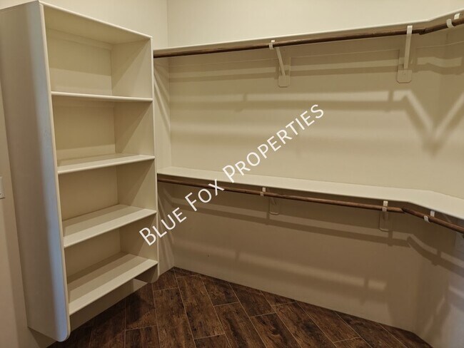 Building Photo - 13037 N Red Quail Pl