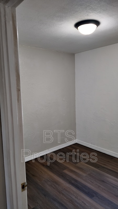 Building Photo - 6345 N Randwick Rd