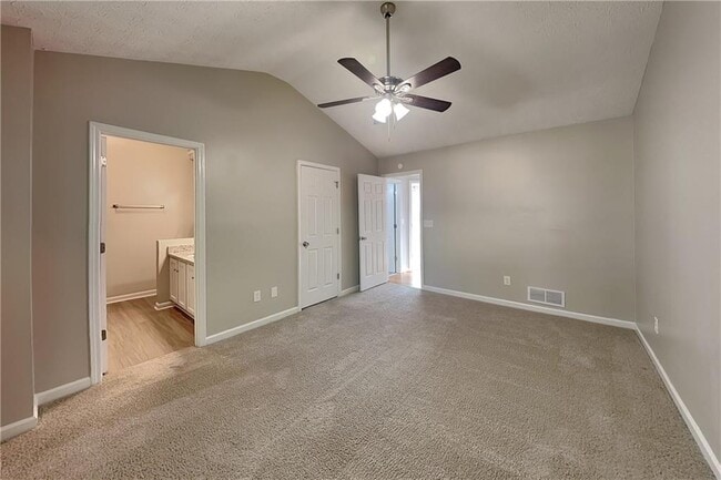 Building Photo - 5039 Wesleyan Dr