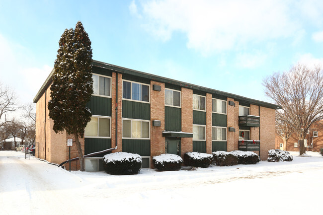 Primary Photo - Green Oaks Apartments