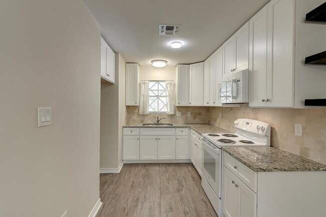 Building Photo - 1106 Bradshaw Dr