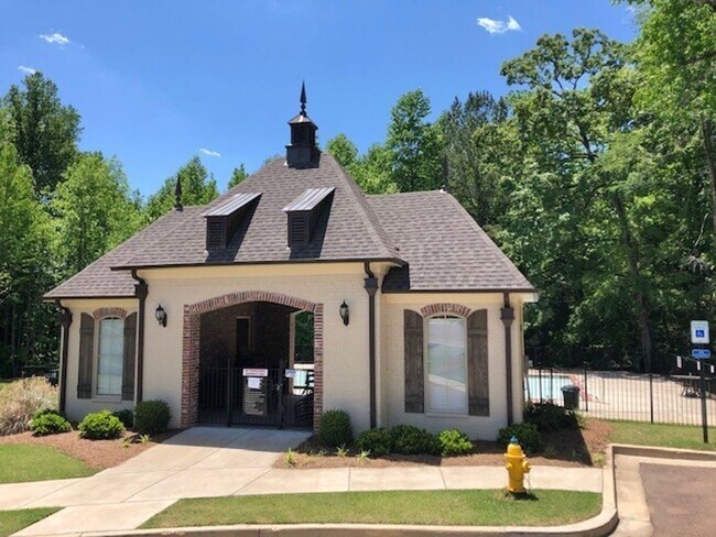 Building Photo - Oxford Mississippi 3BR, 3.5 BA condo in Creekside.
