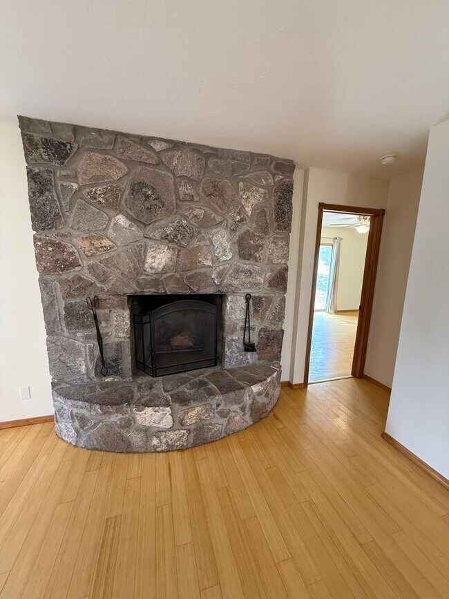 Building Photo - 2719 Topley Ave