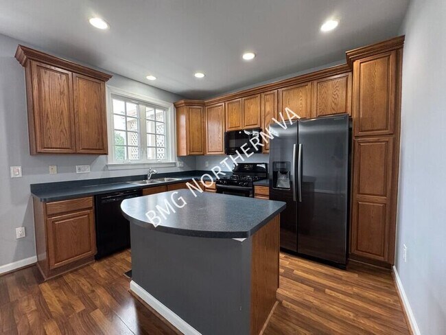 Building Photo - 10673 General Kirkland Dr