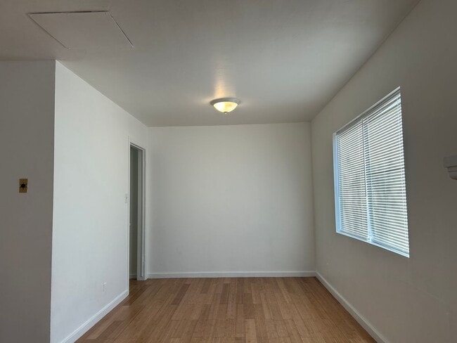 Building Photo - 1295 Floral Ave