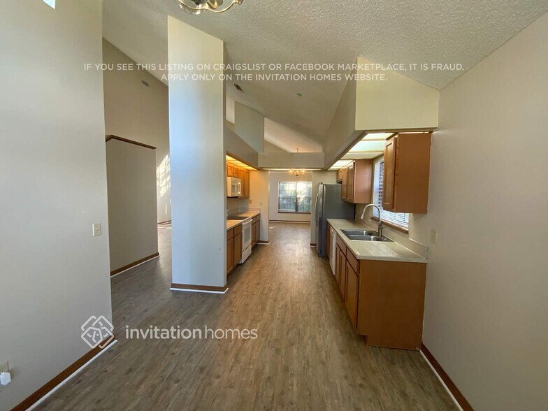 Building Photo - 908 Silver Leaf Pl