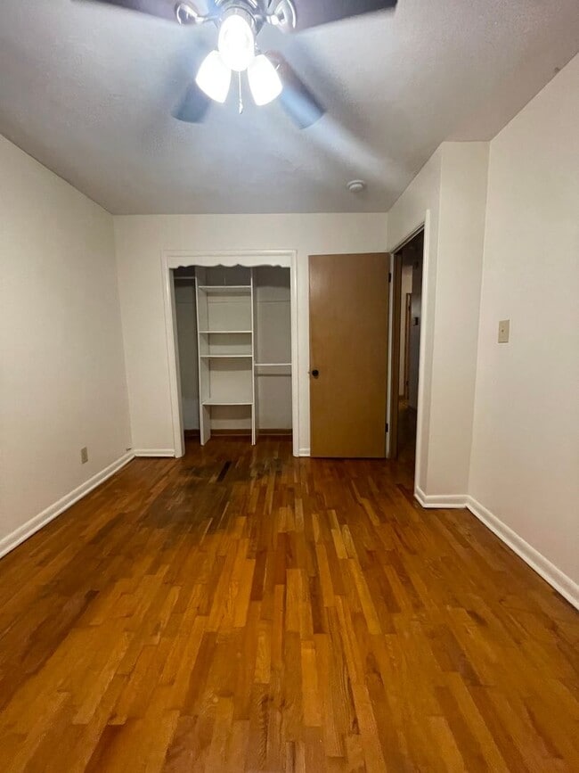 Building Photo - Charming Springfield home off South Campbell