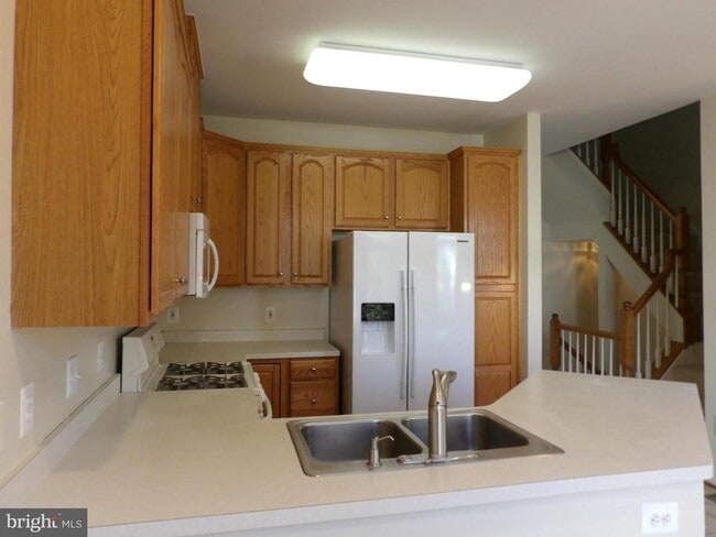 Building Photo - 4142 Fairfax Center Creek Dr