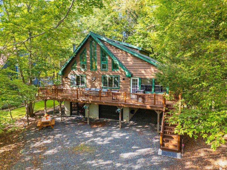 Primary Photo - 2174 Lakeview Dr E