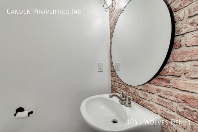 Building Photo - 1041 Wolves Den Pl