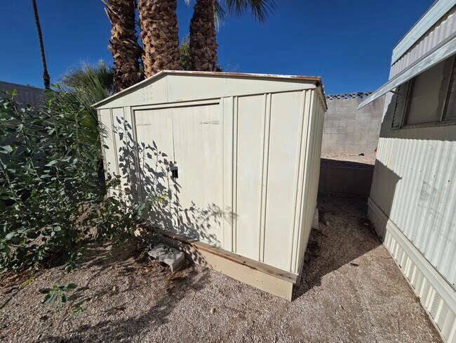 Building Photo - 3601 E Wyoming Ave