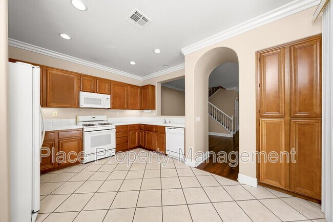 Building Photo - 6223 Avenida De Las Vistas