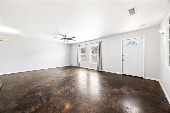 Building Photo - Beautiful 2 Bedroom, 2 Bath Home in Guard-...