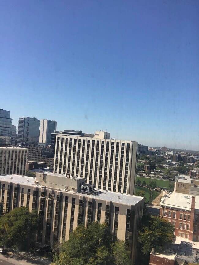 Building Photo - 111 W Maple St