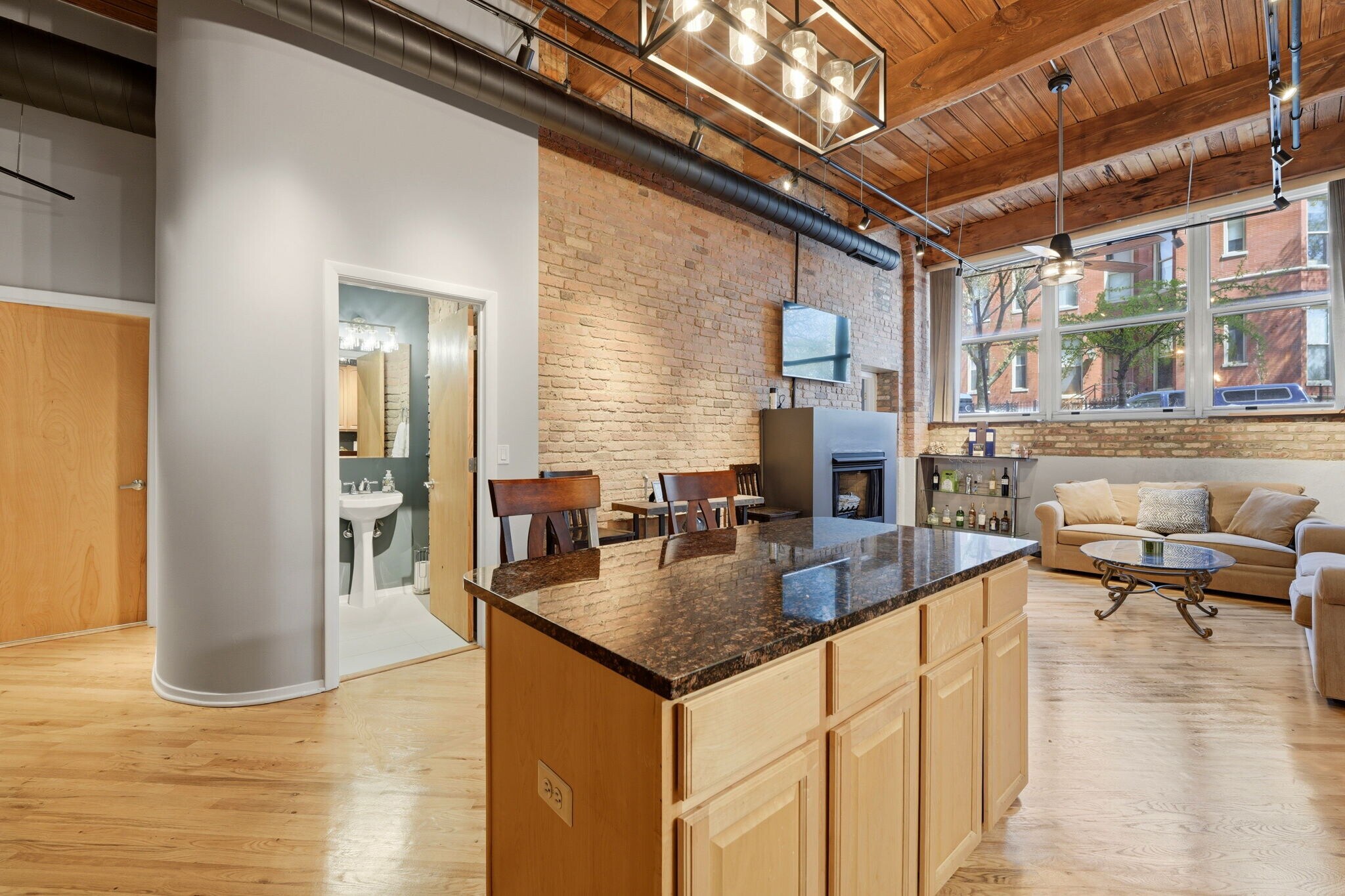 Building Photo - 1500 W Monroe St