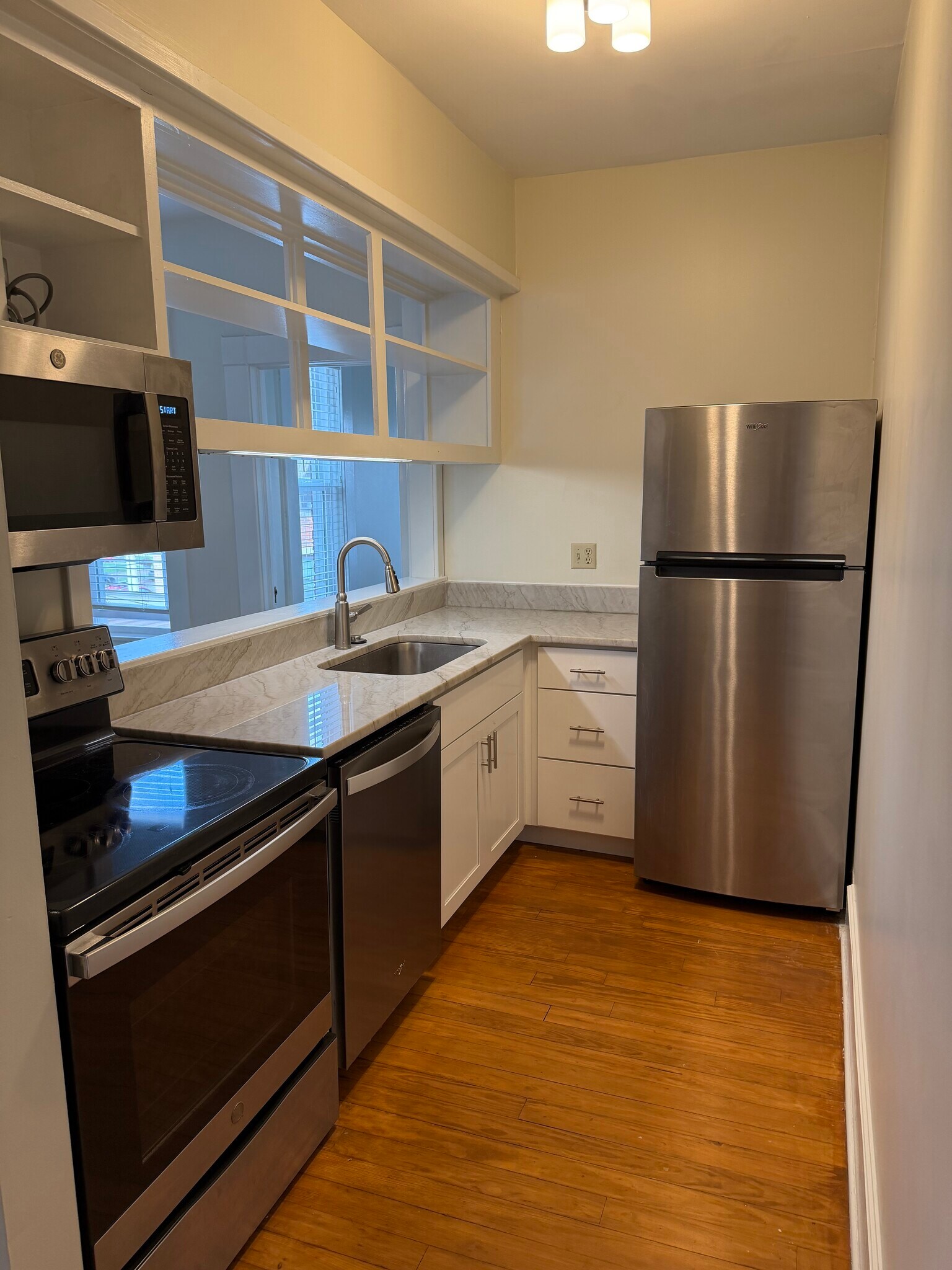 Building Photo - 404 W 1st Ave