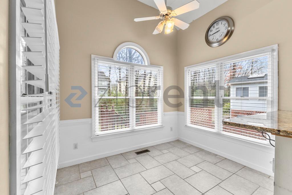 Building Photo - Unit