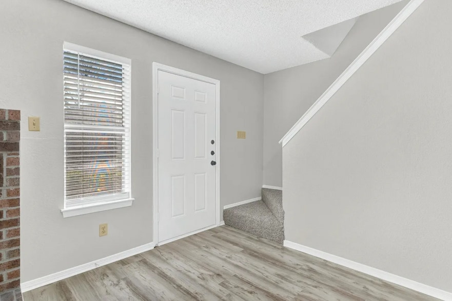 Front Entrace - 701 Wolftrap Dr