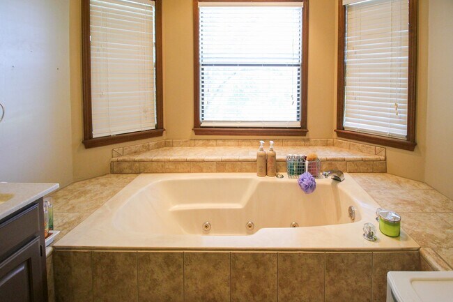Building Photo - Space Galore In This Jenks South East Home!