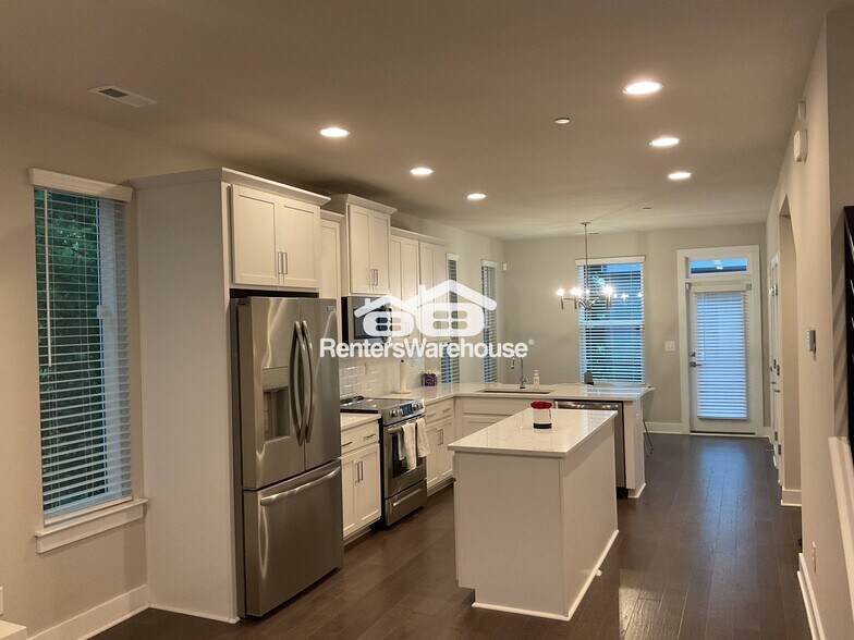Building Photo - 1319 Millpark Ln