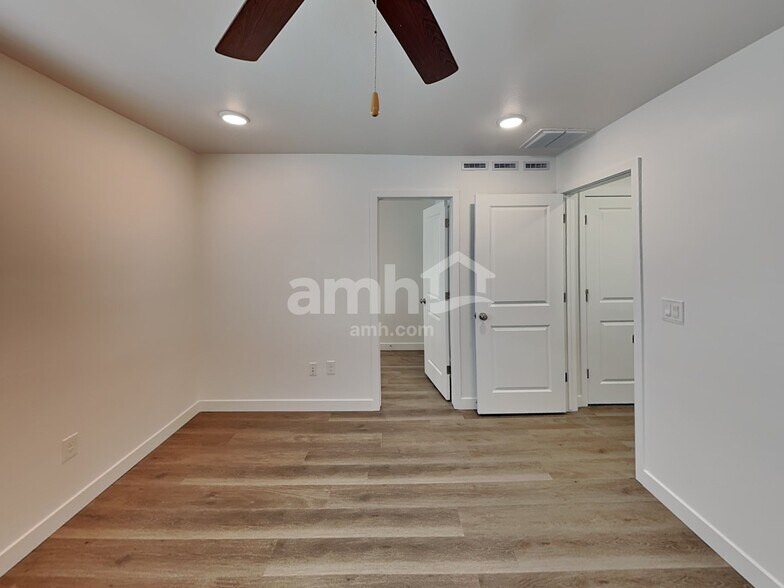 Building Photo - 9731 W Parkway Dr