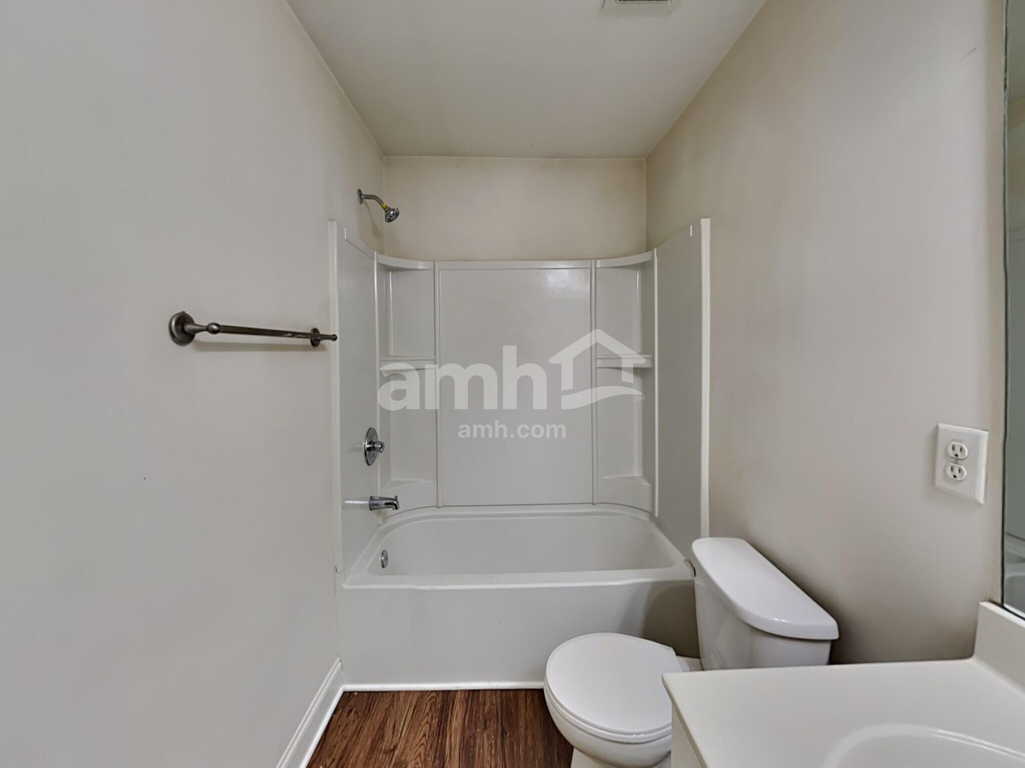 Building Photo - 2400 Freemont St